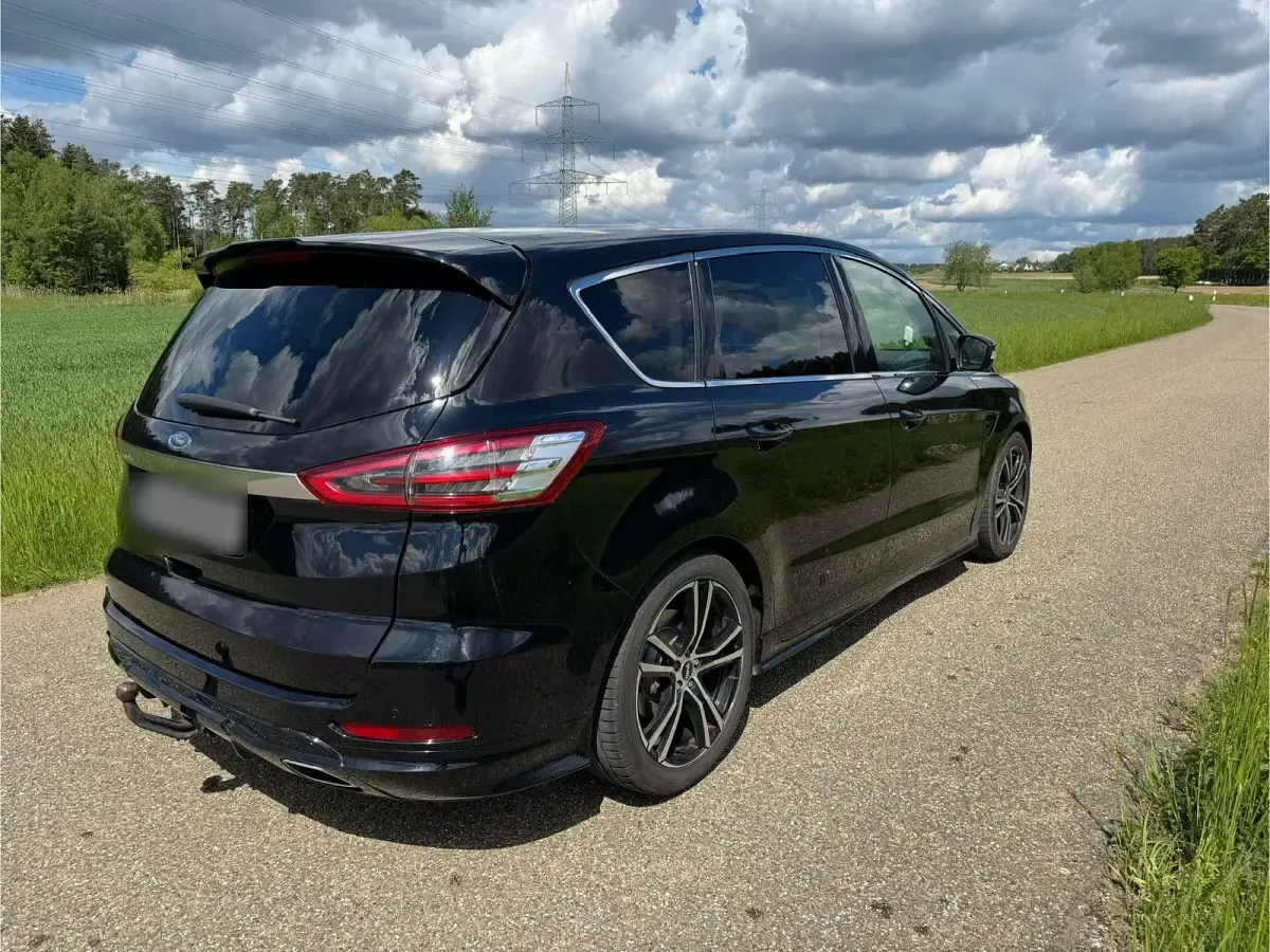 Gebraucht Ford S-MAX Titanium 209 PS (153 kW) 2016 Schwarz Van / Kleinbus