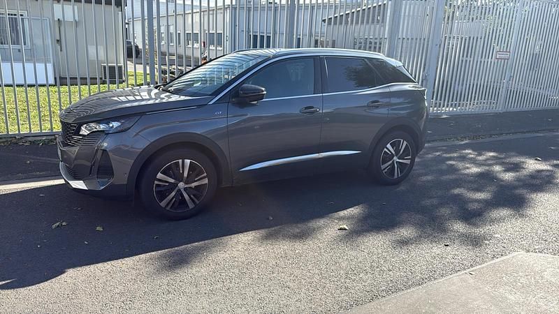 Grau Gebraucht 2024 Peugeot 3008 GT SUV | 29.999 € - Bild 1/4