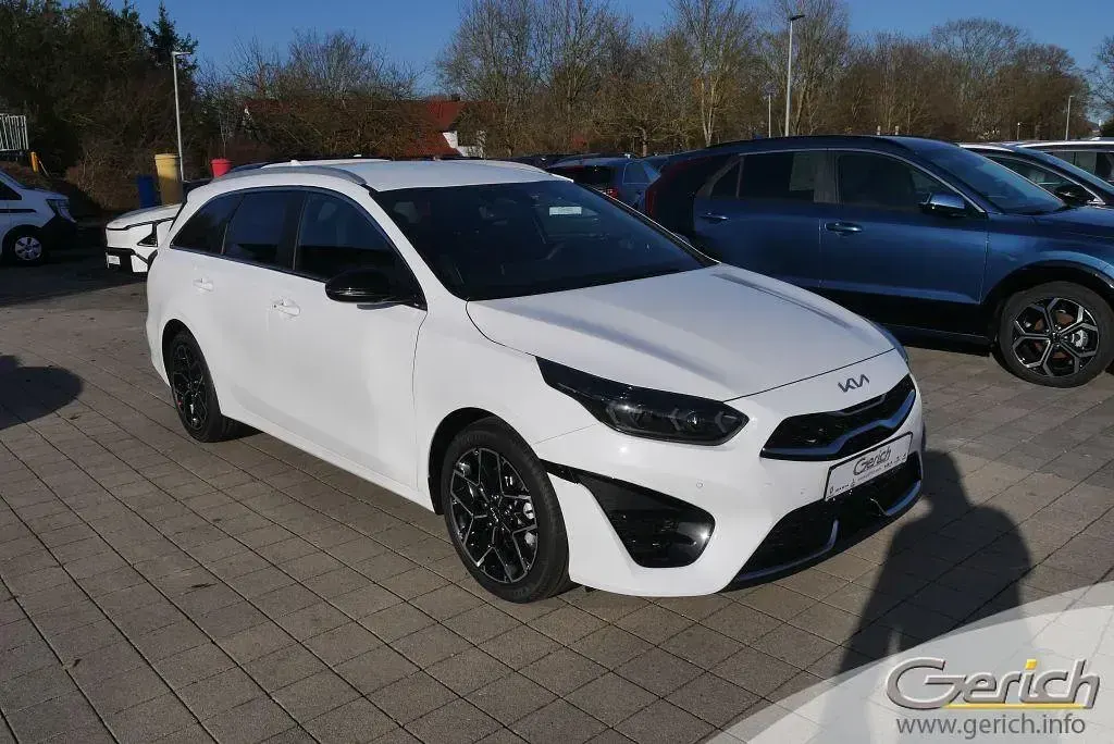 Neu Kia Ceed Sportswagon GT-Line 140 PS (102 kW) 2026 Deluxeweiss metallic Kombi