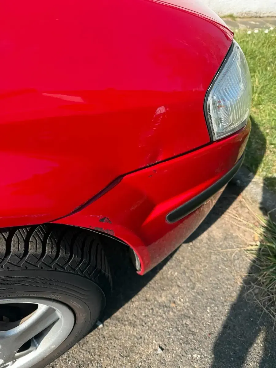 Usata Mazda 323F 2000 Rosso Utilitaria
