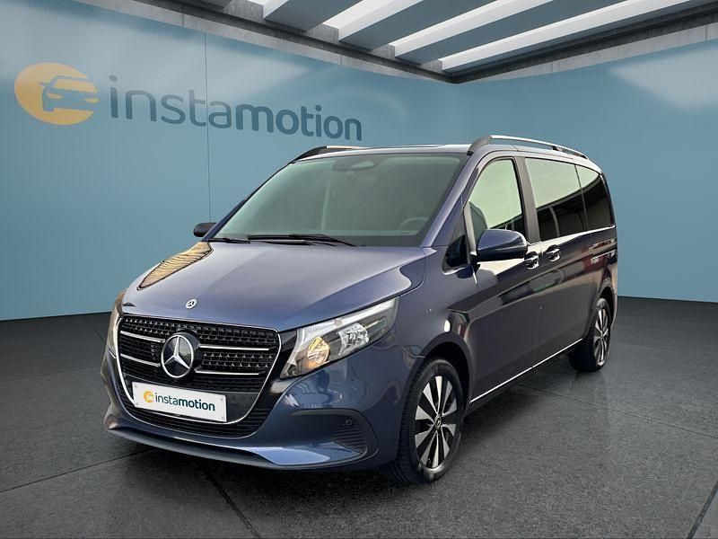 Blau Gebraucht 2024 Mercedes V220 Van / Kleinbus | 56.649 € (Teuer) - Bild 1/4