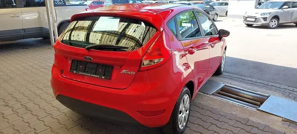 Gebraucht Ford Fiesta Trend 60 PS (44 kW) 2010 Rot Limousine