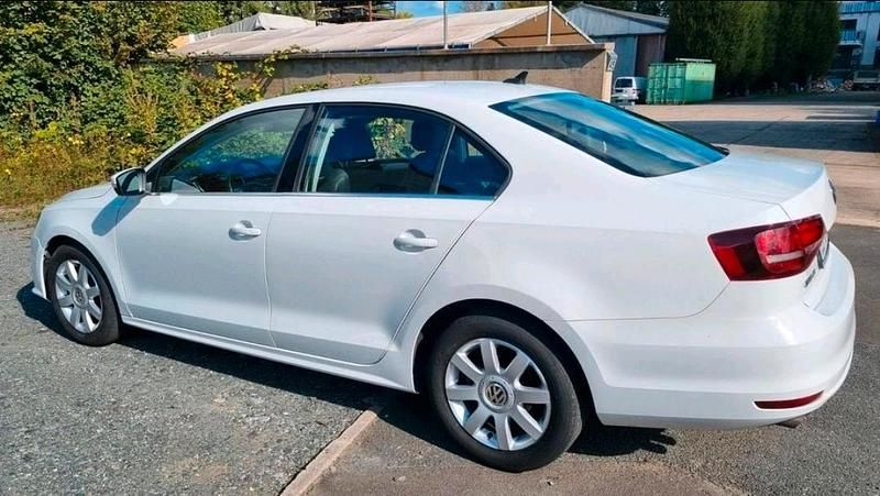 Gebraucht VW Jetta 150 PS (110 kW) 2016 Weiß Limousine