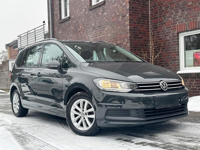 Grau Gebraucht 2019 VW Touran Van / Kleinbus | 10.950 € (Superpreis) - Bild 1/4