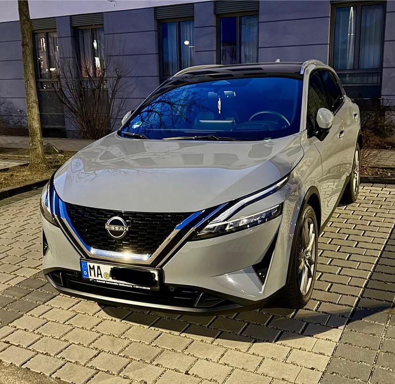Grau Gebraucht 2024 Nissan Qashqai Tekna SUV | 25.990 € (Superpreis) - Bild 1/4