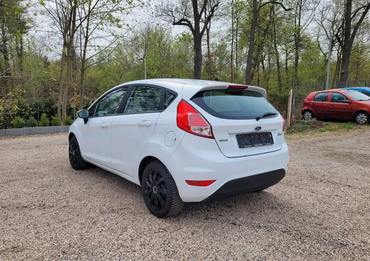Second-hand Ford Fiesta 101 CP (74 kW) 2017 Alb Hatchback