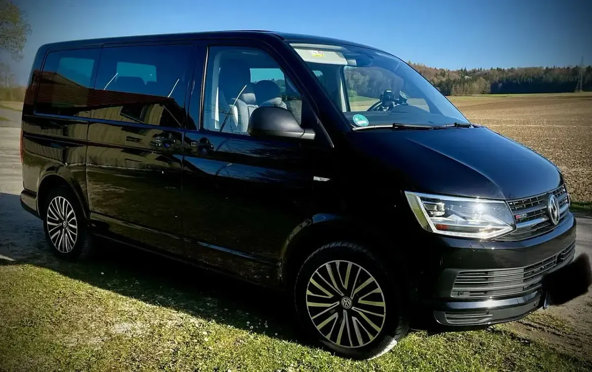 Gebraucht VW Multivan Trendline 150 PS (110 kW) 2019 Schwarz Van / Kleinbus