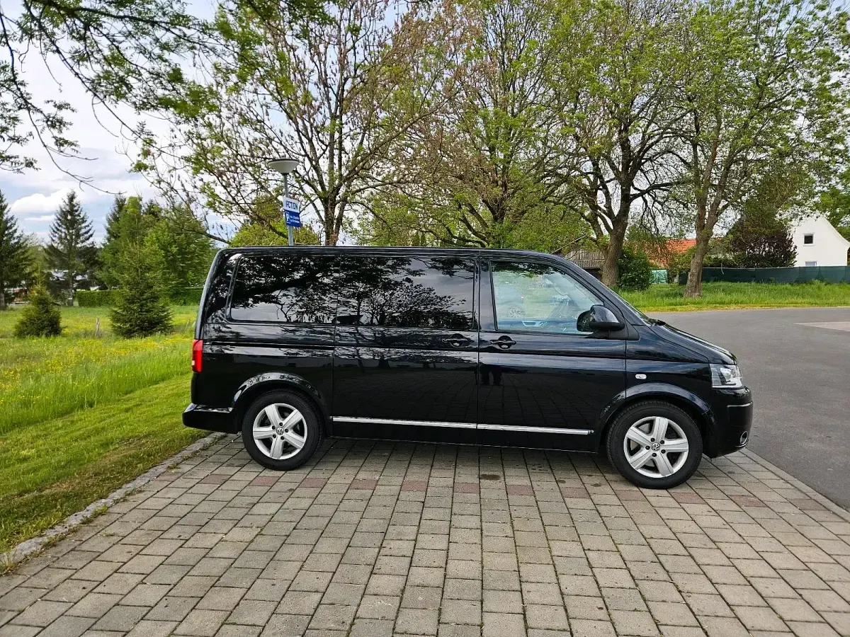 Gebraucht VW Multivan Highline 180 PS (132 kW) 2013 Schwarz Van / Kleinbus
