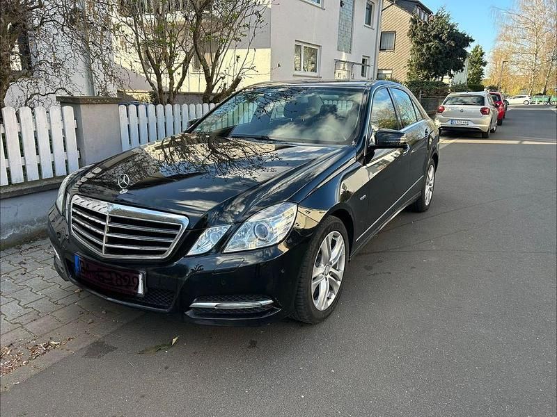 Gebraucht Mercedes E200 Avantgarde 184 PS (135 kW) 2011 Schwarz Limousine