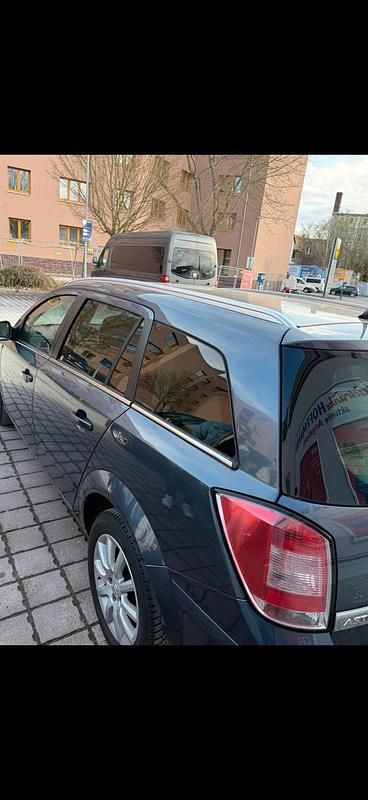 Gebraucht Opel Astra 115 PS (84 kW) 2010 Blau Kombi