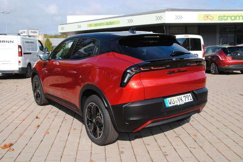 Gebraucht Alfa Romeo Junior Edizione Speciale 114 kW (156 PS) 2024 Rosso brera metallic SUV