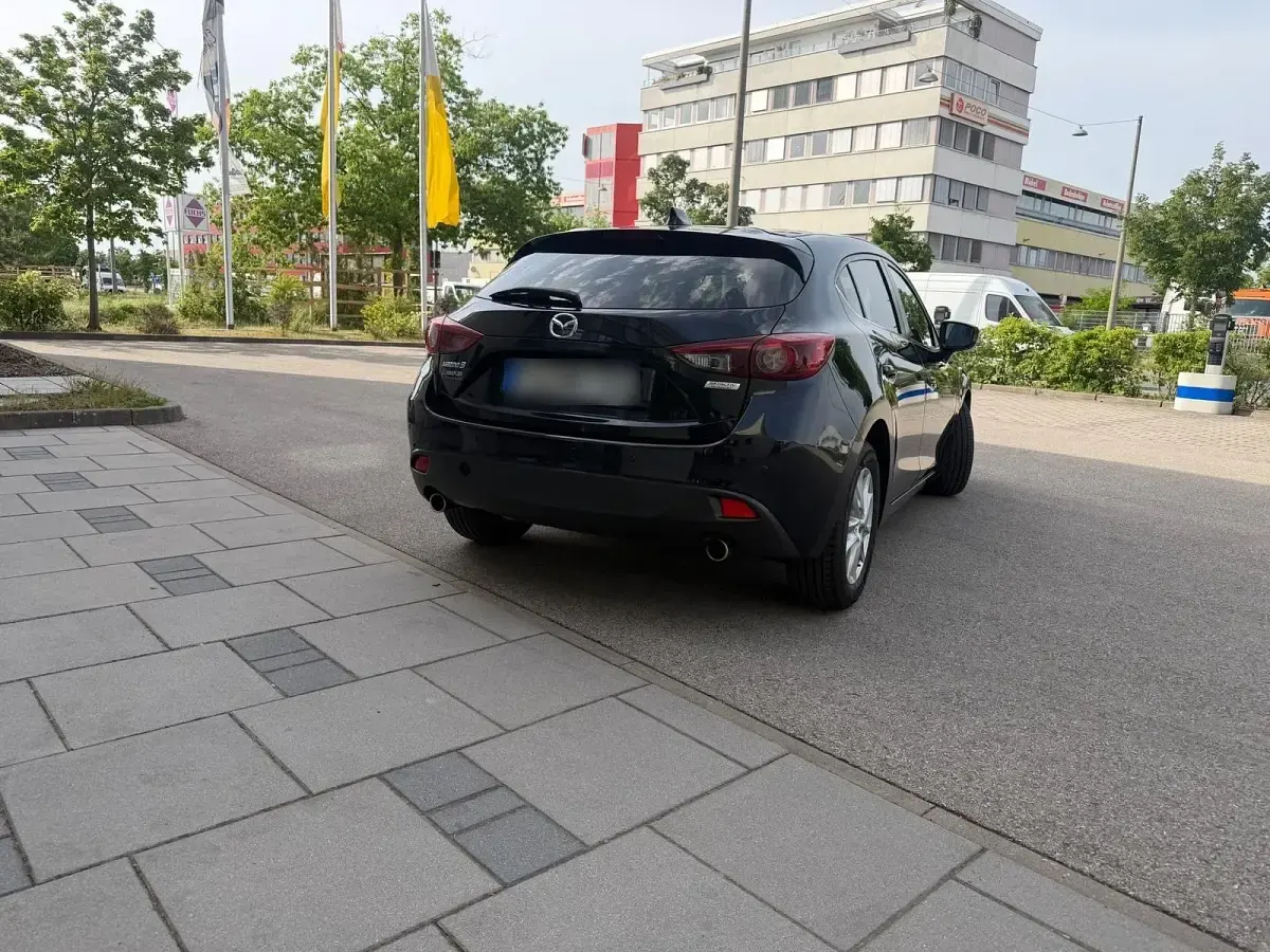 Używany Mazda 3 120 KM (88 kW) 2014 Czarny Sedan/Limuzyna