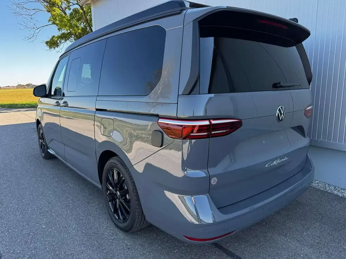 Neu VW California Beach 150 PS (110 kW) 2026 Puregrey Van