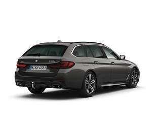 Gebraucht BMW 530 M Sport 286 PS (210 kW) 2021 Sophistograu brillanteffekt me Kombi