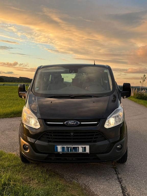 Schwarz Gebraucht 2015 Ford Tourneo Custom Van / Kleinbus | 13.200 € (Fairer Preis) - Bild 1/4