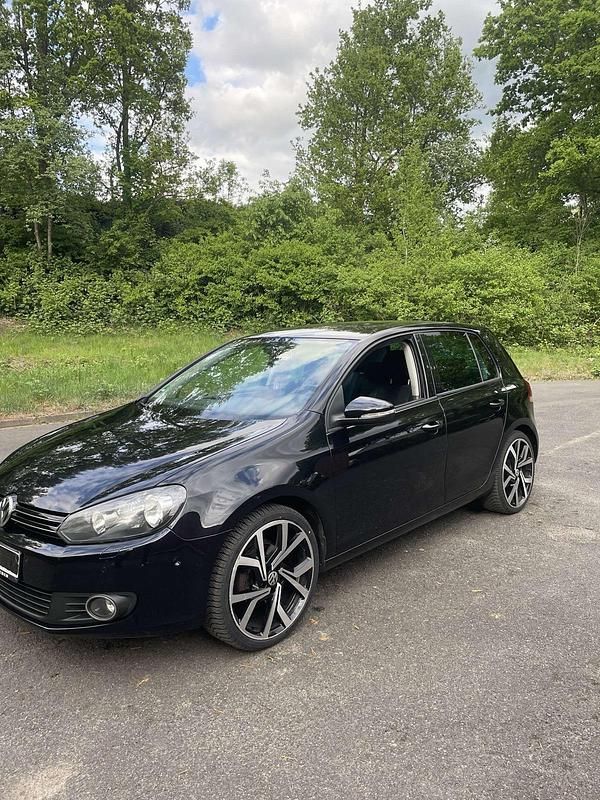 Gebraucht VW Golf VI 105 PS (77 kW) 2010 Schwarz Kleinwagen