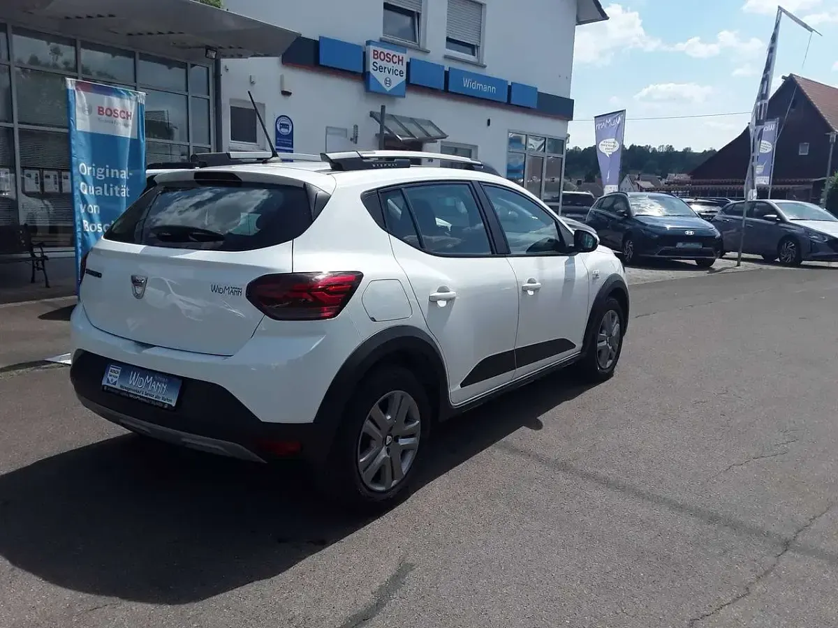Gebraucht Dacia Sandero Comfort 101 PS (74 kW) 2021 Arktis weiß Kleinwagen