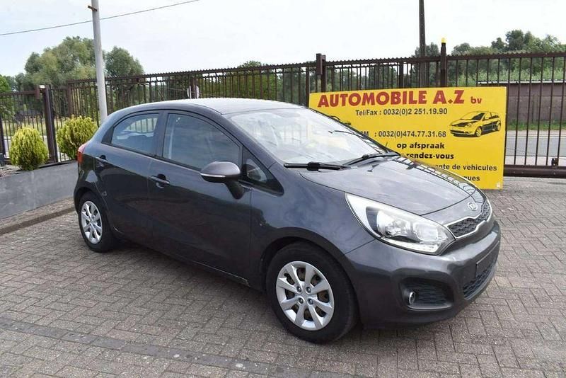 Grau Gebraucht 2012 Kia Rio Limousine | 3.500 € (Fairer Preis) - Bild 1/4