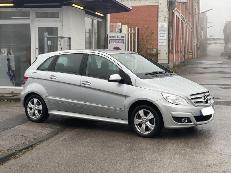 Gebraucht Mercedes B200 140 PS (102 kW) 2010 Polarsilber  metalliclack Van / Kleinbus