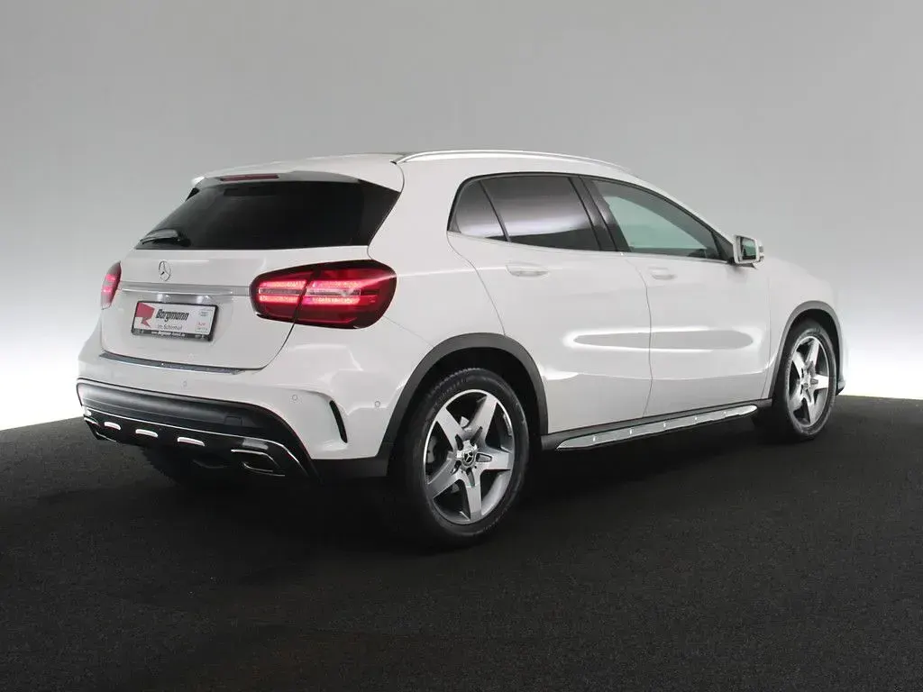 Gebraucht Mercedes GLA250 AMG line 211 PS (155 kW) 2019 Polarweiss  unilack SUV