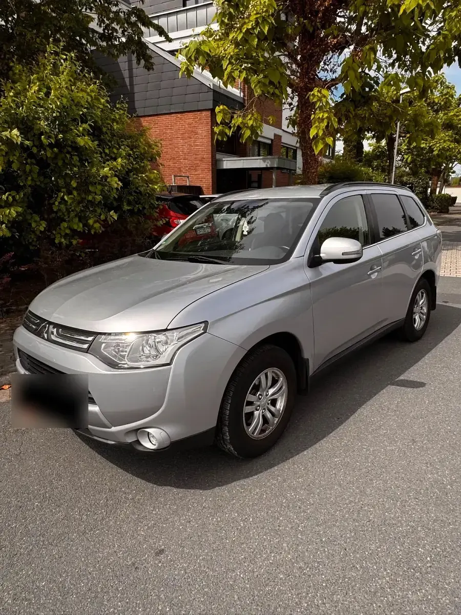Gebraucht Mitsubishi Outlander Invite 150 PS (110 kW) 2014 Grau SUV