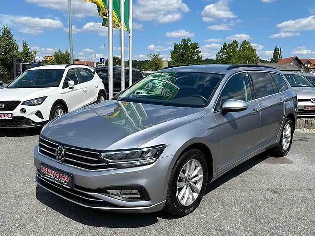 Silber Gebraucht 2023 VW Passat Business Kombi | 22.990 € (Fairer Preis) - Bild 1/4