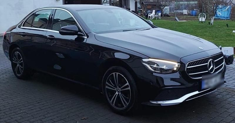 Gebraucht Mercedes E200 160 PS (117 kW) 2021 Schwarz Limousine