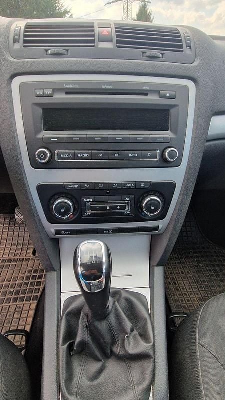 Gebraucht Skoda Octavia Ambition 122 PS (89 kW) 2012 Grau Limousine