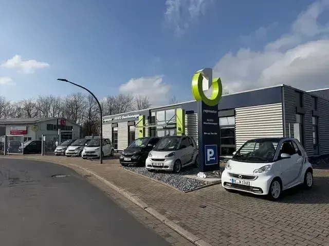 Używany Mercedes E220 170 KM (125 kW) 2015 Szary Sedan/Limuzyna