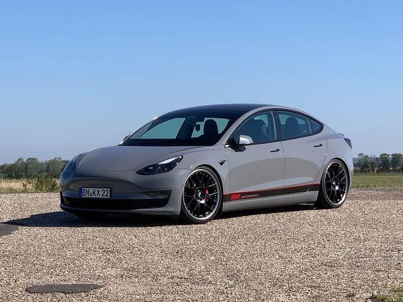 Grau Gebraucht 2022 Tesla Model 3 Limousine | 39.999 € (Teuer) - Bild 1/4