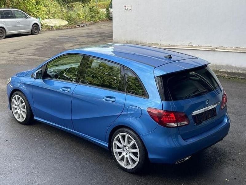 Gebraucht Mercedes B220 177 PS (130 kW) 2016 Blau Van / Kleinbus