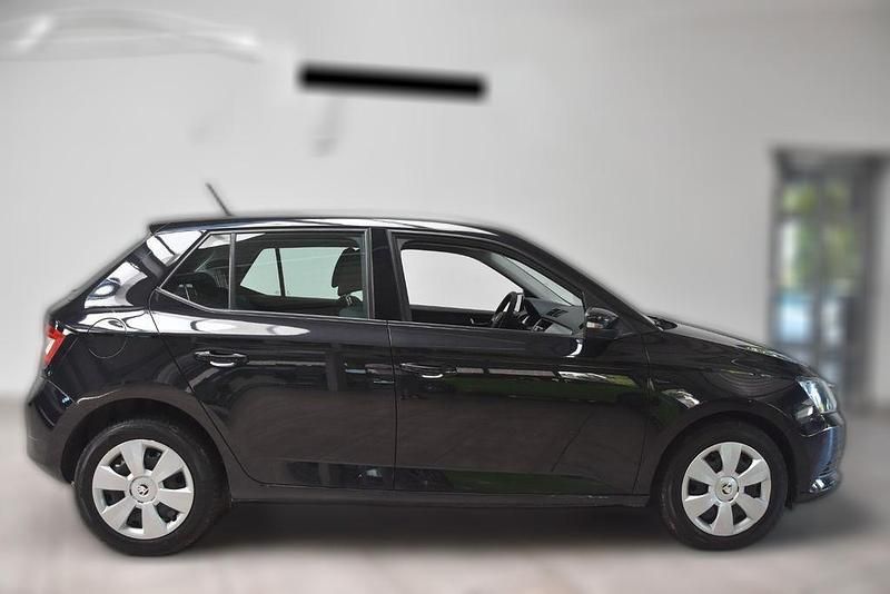 Schwarz metallic Gebraucht 2017 Skoda Fabia Ambition | 9.290 € (Fairer Preis) - Bild 1/4