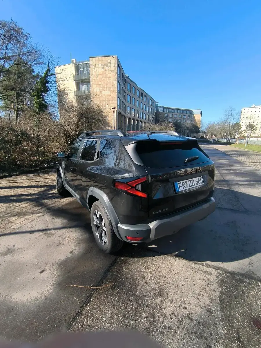 Używany Dacia Duster 130 KM (95 kW) 2025 Czarny SUV