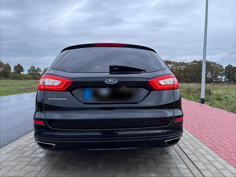 Gebraucht Ford Mondeo Titanium 179 PS (131 kW) 2017 Schwarz Kombi