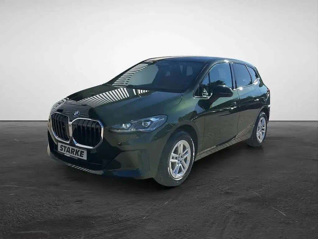 Gebraucht BMW 220 Active Tourer Luxury Line 170 PS (125 kW) 2023 Grün Van / Kleinbus
