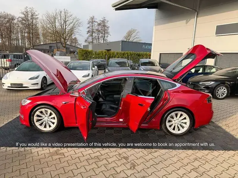Käytetty Tesla Model S 386 kW (525 HP) 2020 Punainen Viistoperä