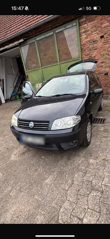 Schwarz Gebraucht 2004 Fiat Punto Kleinwagen | 400 € (Superpreis) - Bild 1/4