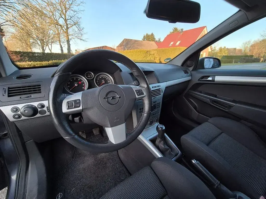 Gebraucht Opel Astra 140 PS (102 kW) 2009 Limousine