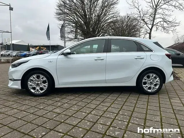 Gebraucht Kia Ceed Vision 101 PS (74 kW) 2024 Carraraweiss Kleinwagen