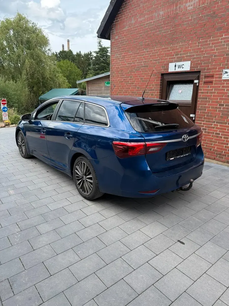 Gebraucht Toyota Avensis Edition-S 143 PS (105 kW) 2018 Blau Kombi