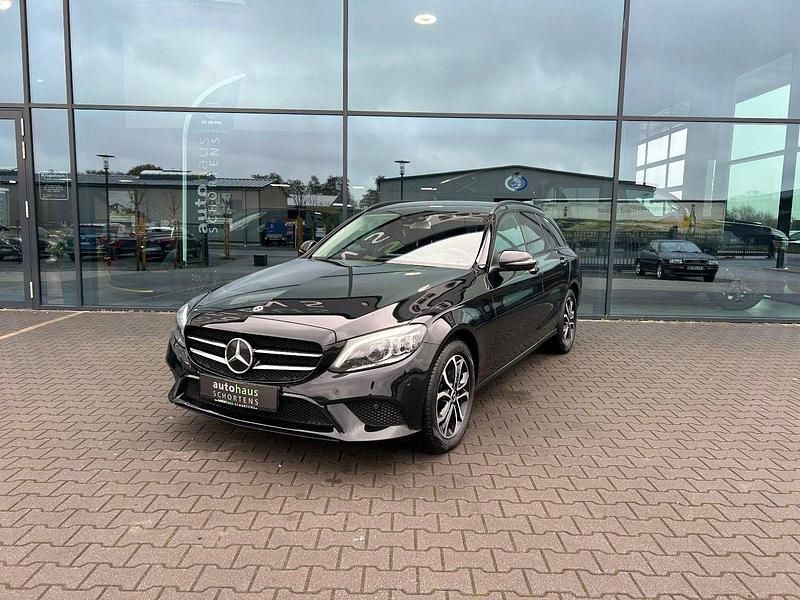 Schwarz Gebraucht 2020 Mercedes C220 Night Kombi | 24.990 € (Guter Preis) - Bild 1/4