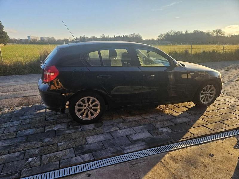 Schwarz Gebraucht 2007 BMW 116 Kleinwagen | 700 € - Bild 1/4