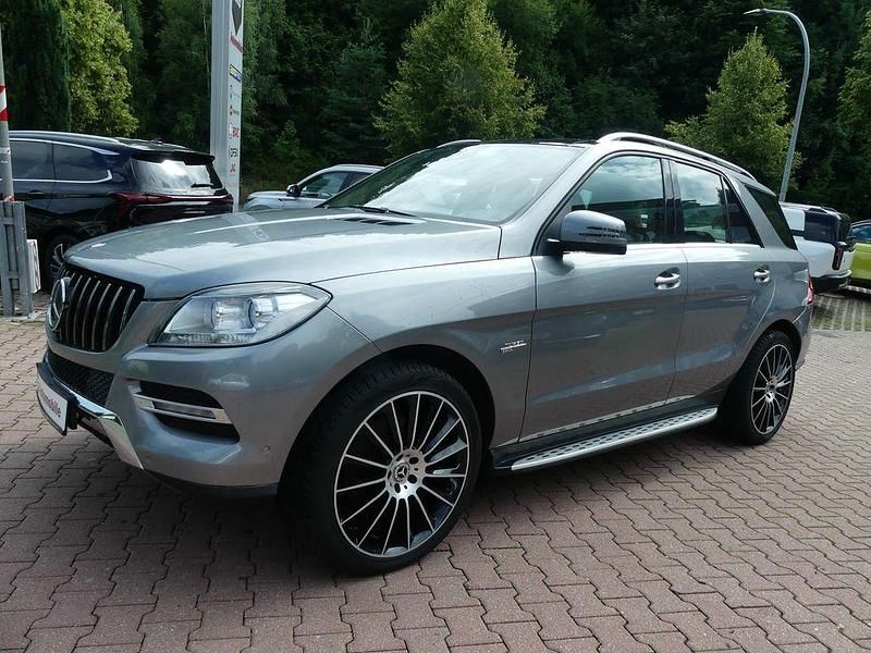 Grau Gebraucht 2012 Mercedes ML350 SUV | 24.990 € (Etwas zu teuer) - Bild 1/4
