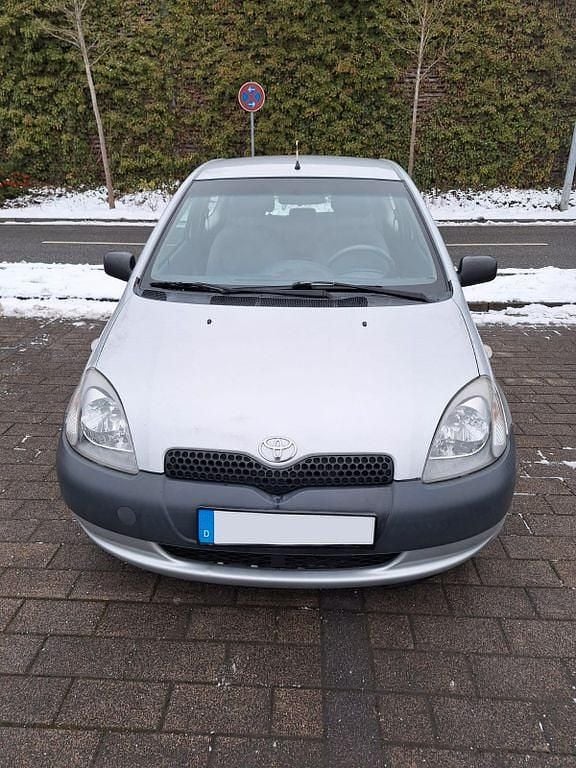 Gebraucht Toyota Yaris 68 PS (50 kW) 2000 Silber Limousine