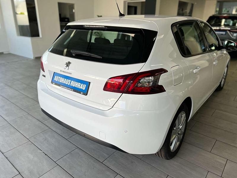 Gebraucht Peugeot 308 131 PS (96 kW) 2021 Weiß Kleinwagen