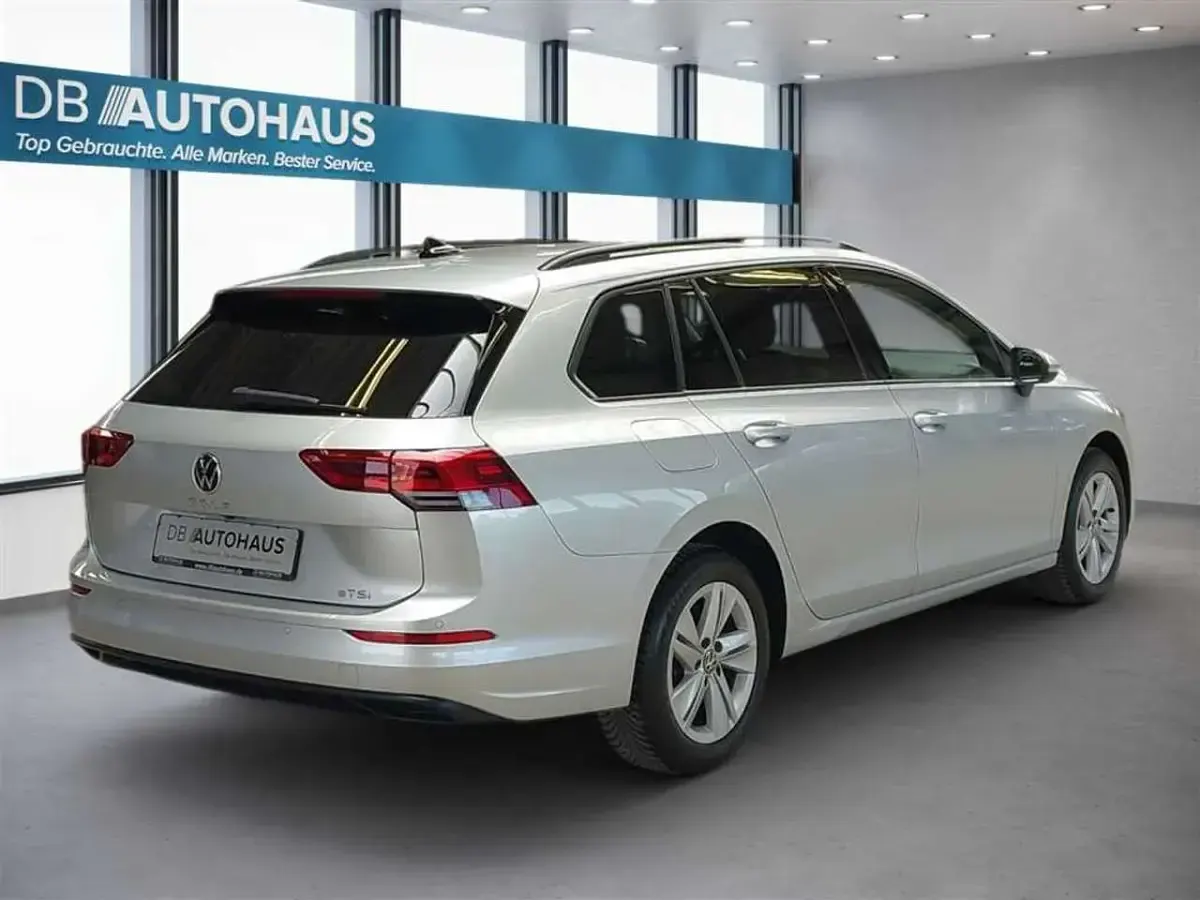 Gebraucht VW Golf VIII Life 110 PS (80 kW) 2024 Silber Kombi