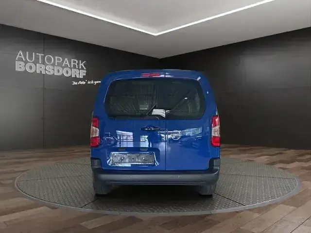 Neu Opel Combo Basis 111 PS (81 kW) 2025 Blau Van / Kleinbus