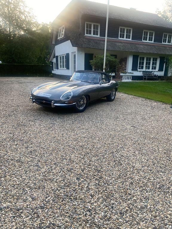 Second-hand Jaguar E-Type 264 CP (194 kW) 1967 Gri Cabrio