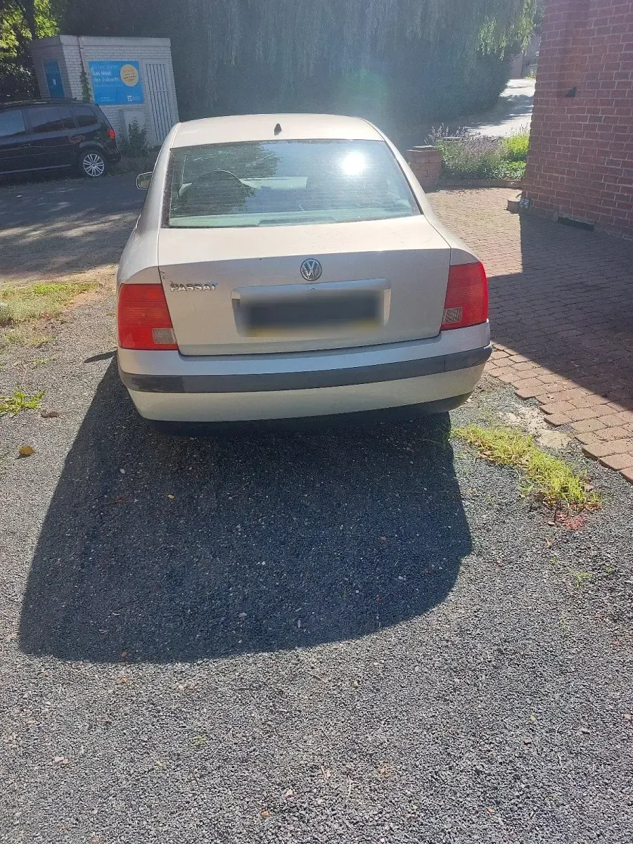 Gebraucht VW Passat 100 PS (73 kW) 1999 Silber Limousine