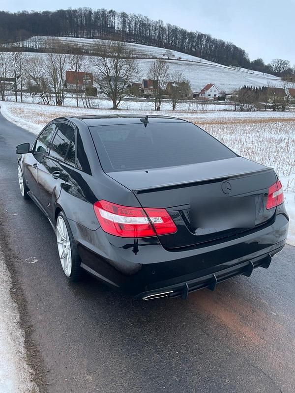 Gebraucht Mercedes E200 136 PS (100 kW) 2009 Schwarz Limousine